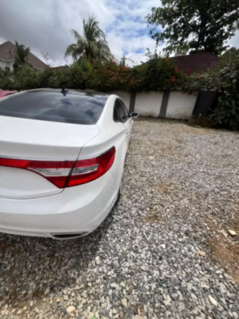 Hyundai Azera   - 2012