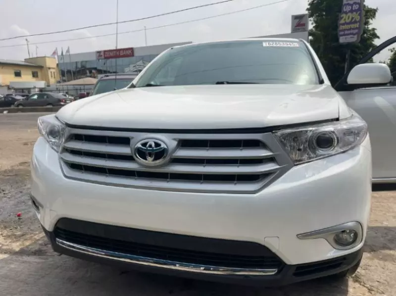 Toyota Highlander   - 2012
