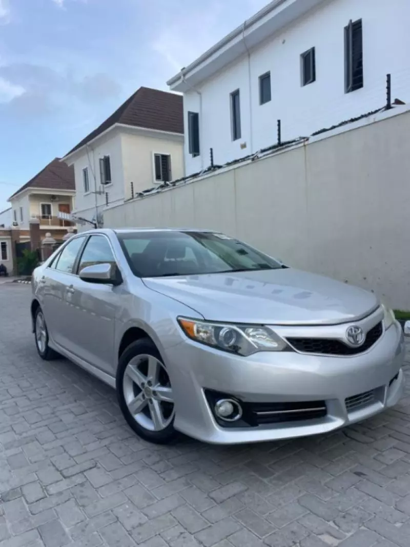 Toyota Camry   - 2012
