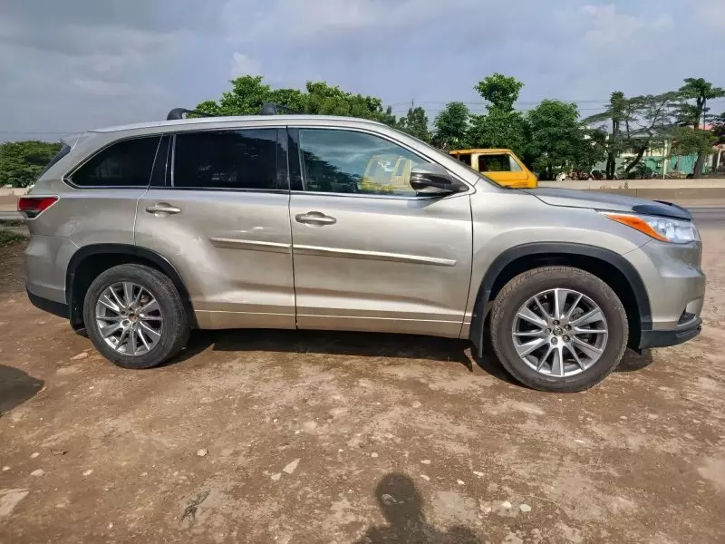 TOYOTA Highlander   - 2016