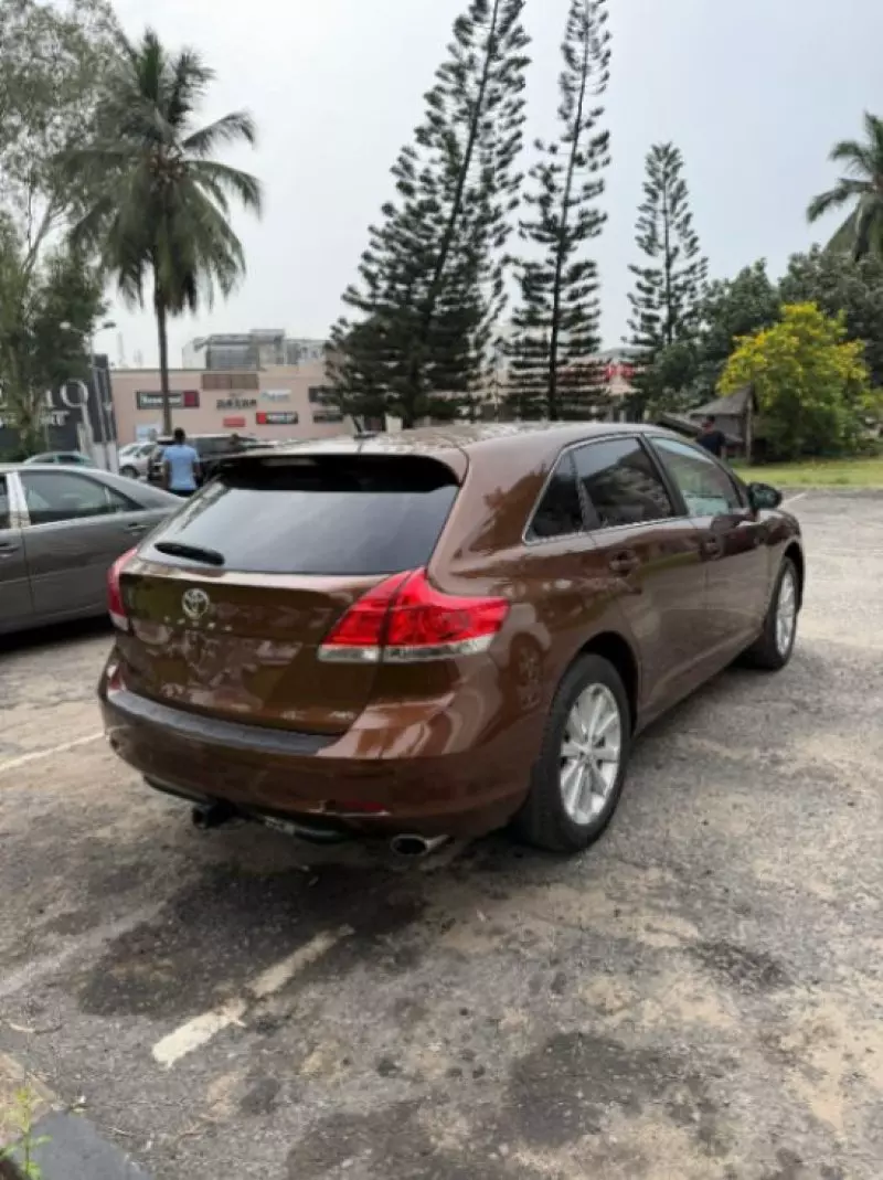 Toyota Venza   - 2011