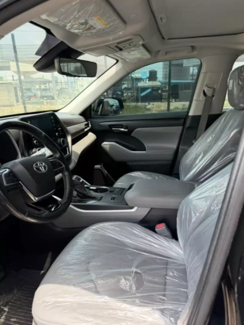 Toyota Highlander   - 2020