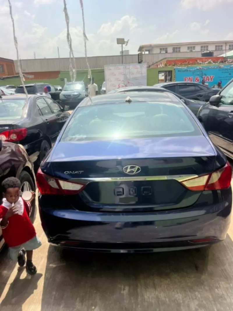 Hyundai Sonata   - 2012