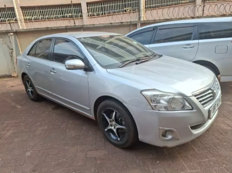 TOYOTA Premio    - 2010
