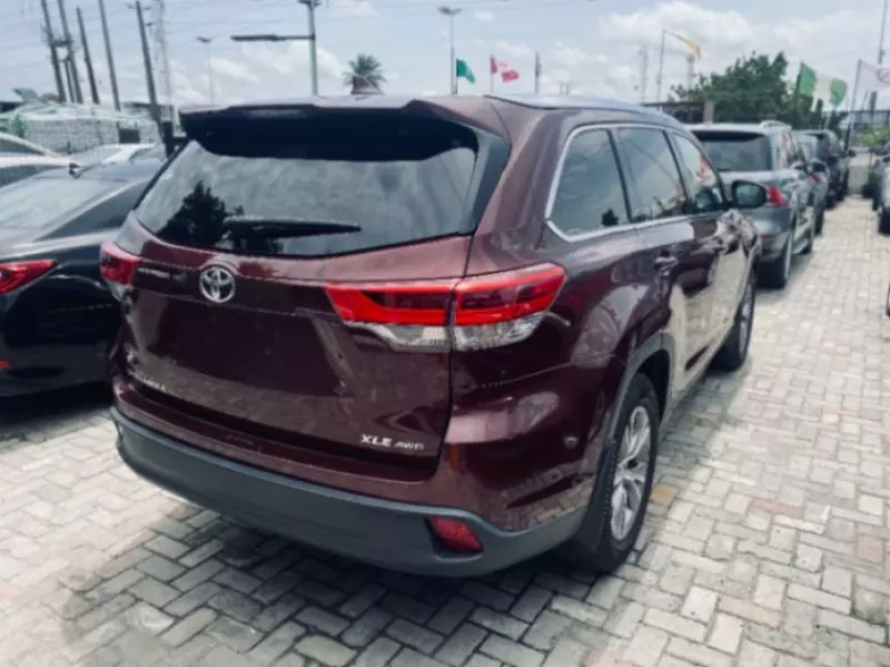Toyota Highlander   - 2015