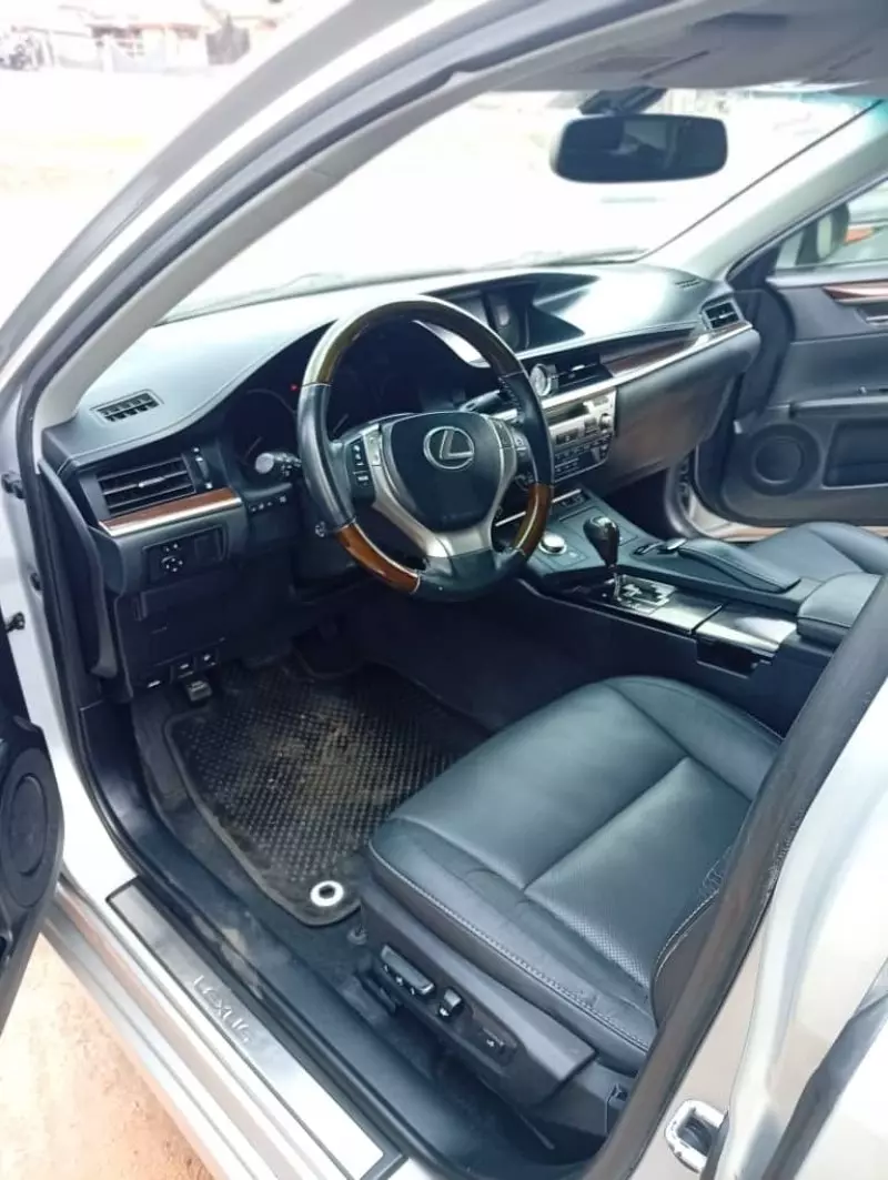 Lexus ES   - 2014