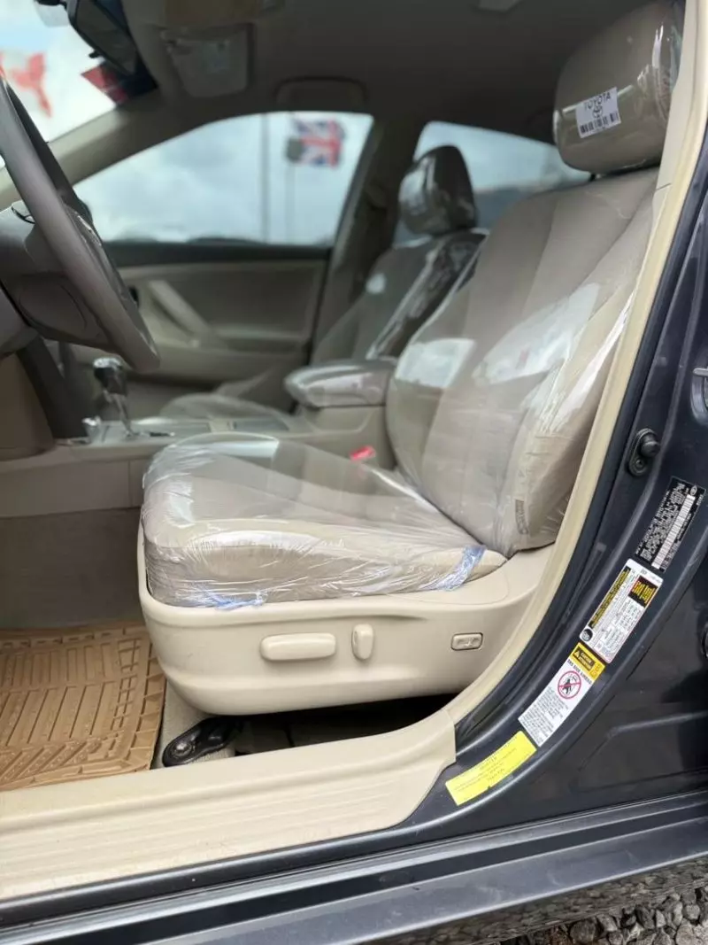 Toyota Camry   - 2011