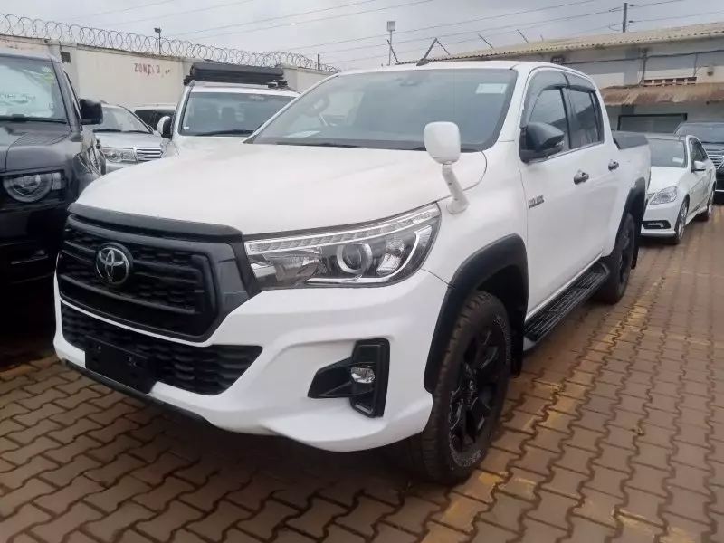 Toyota Hilux   - 2017