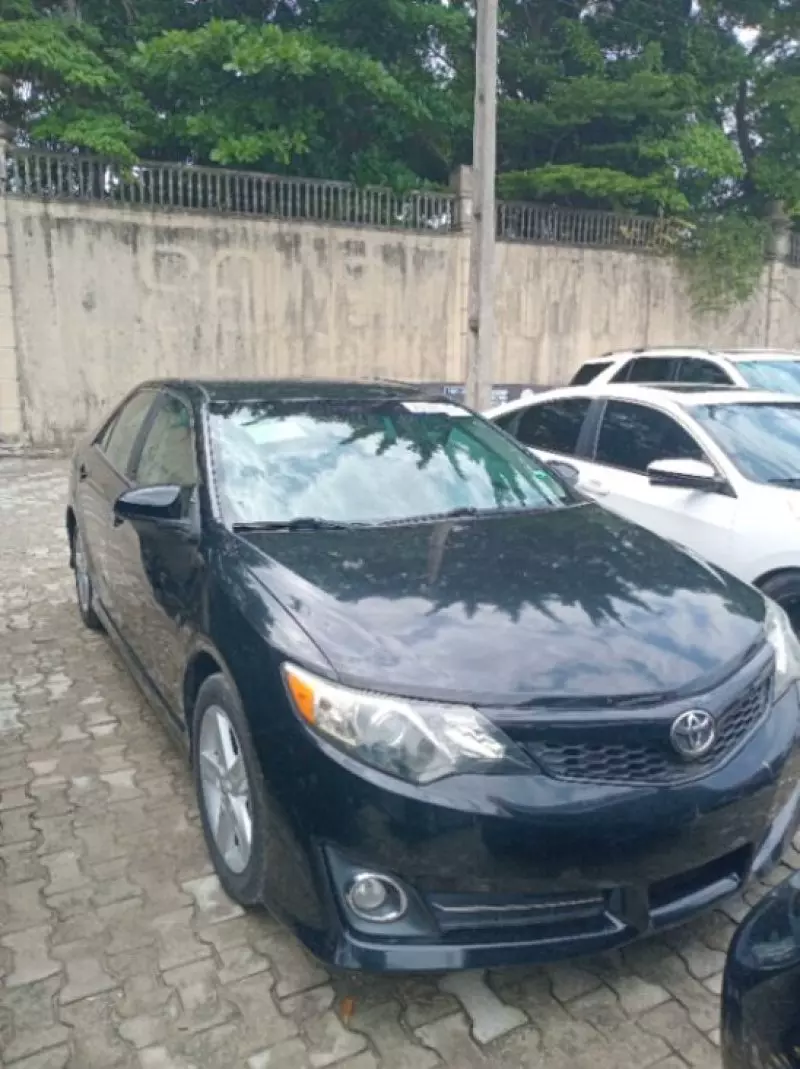 Toyota Camry   - 2013