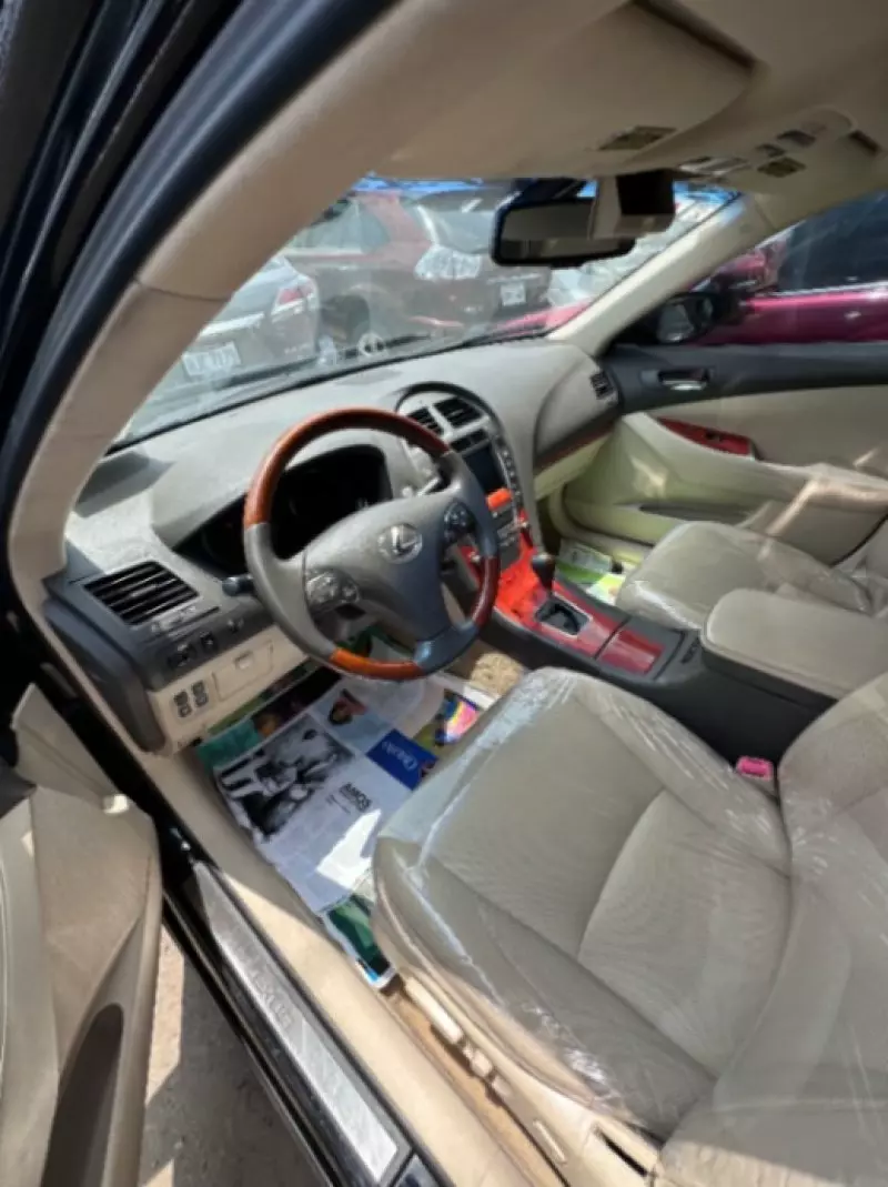 Lexus ES 350   - 2011