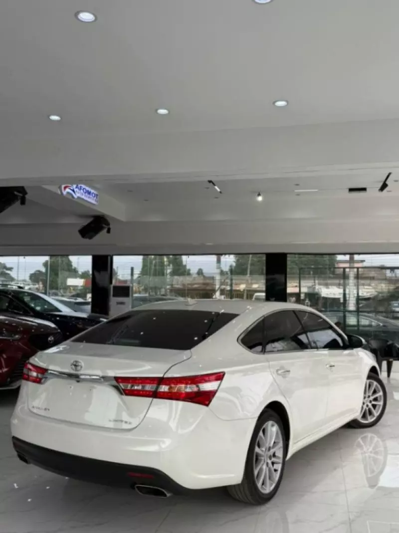 Toyota Avalon   - 2013