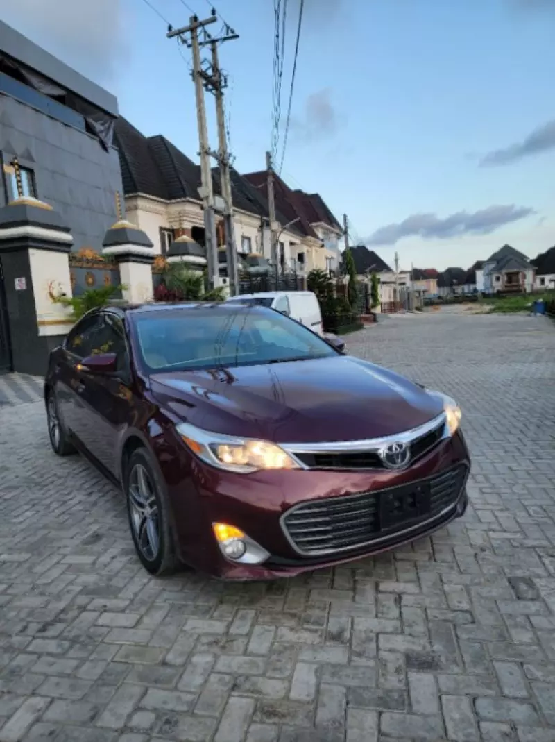 Toyota Avalon   - 2013
