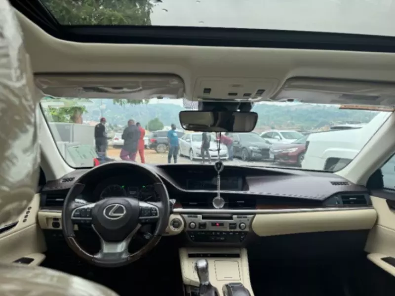 Lexus ES   - 2016