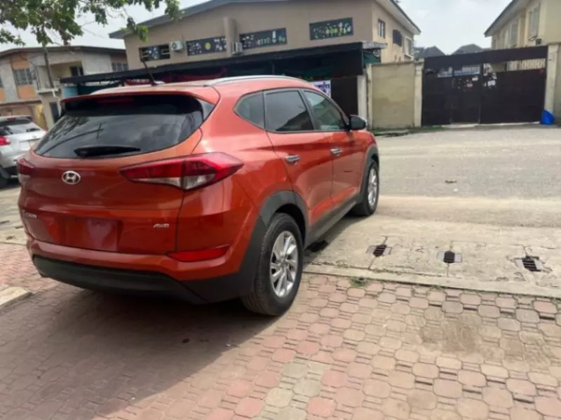Hyundai Tucson   - 2016