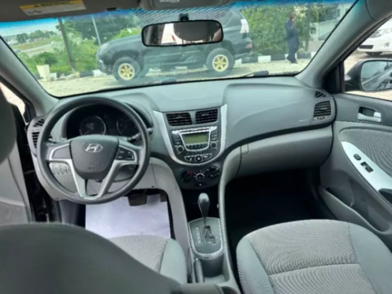 Hyundai Accent - 2013