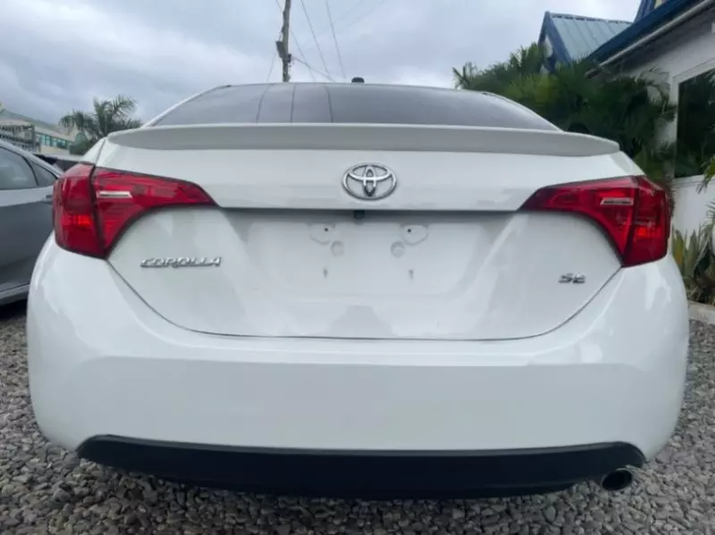 TOYOTA Corolla   - 2018
