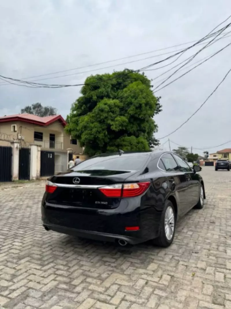 Lexus ES   - 2015