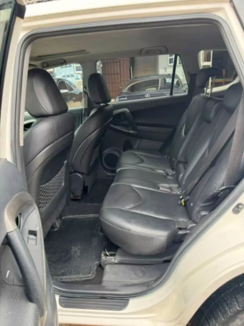 TOYOTA RAV4 - 2010