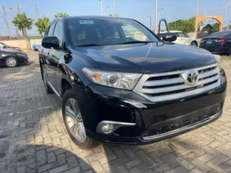 Toyota Highlander   - 2012