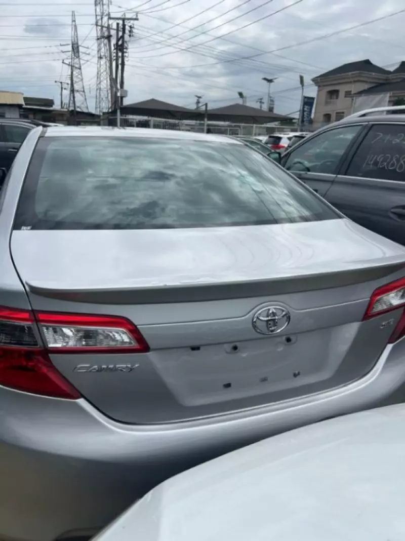 Toyota Camry   - 2013