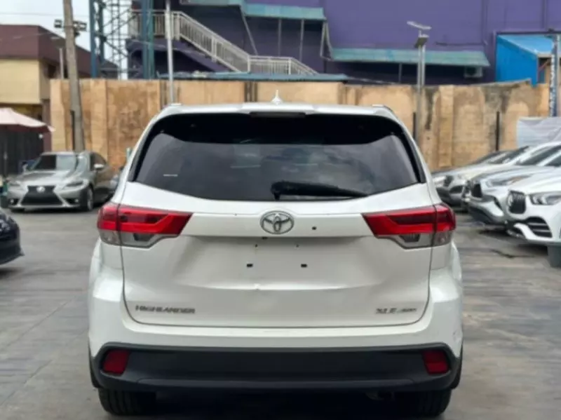 TOYOTA Highlander   - 2019