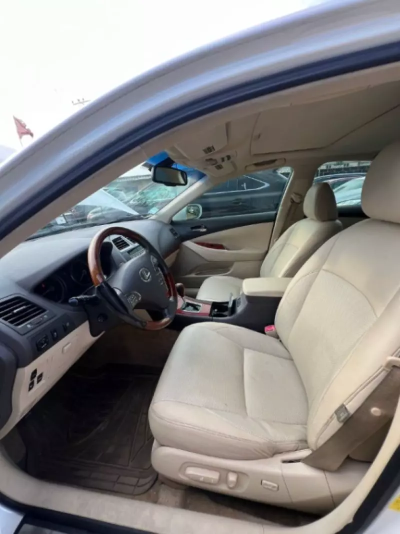 Lexus ES 350   - 2011