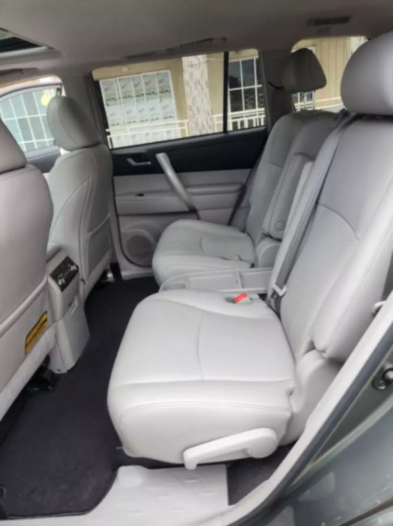 Toyota Highlander   - 2012