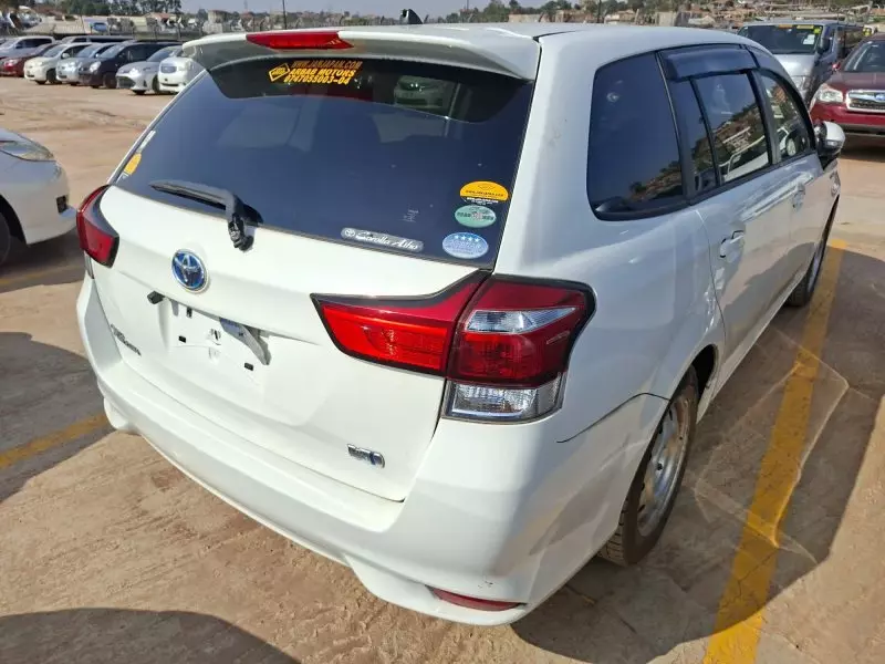 TOYOTA Fielder hybrid    - 2016