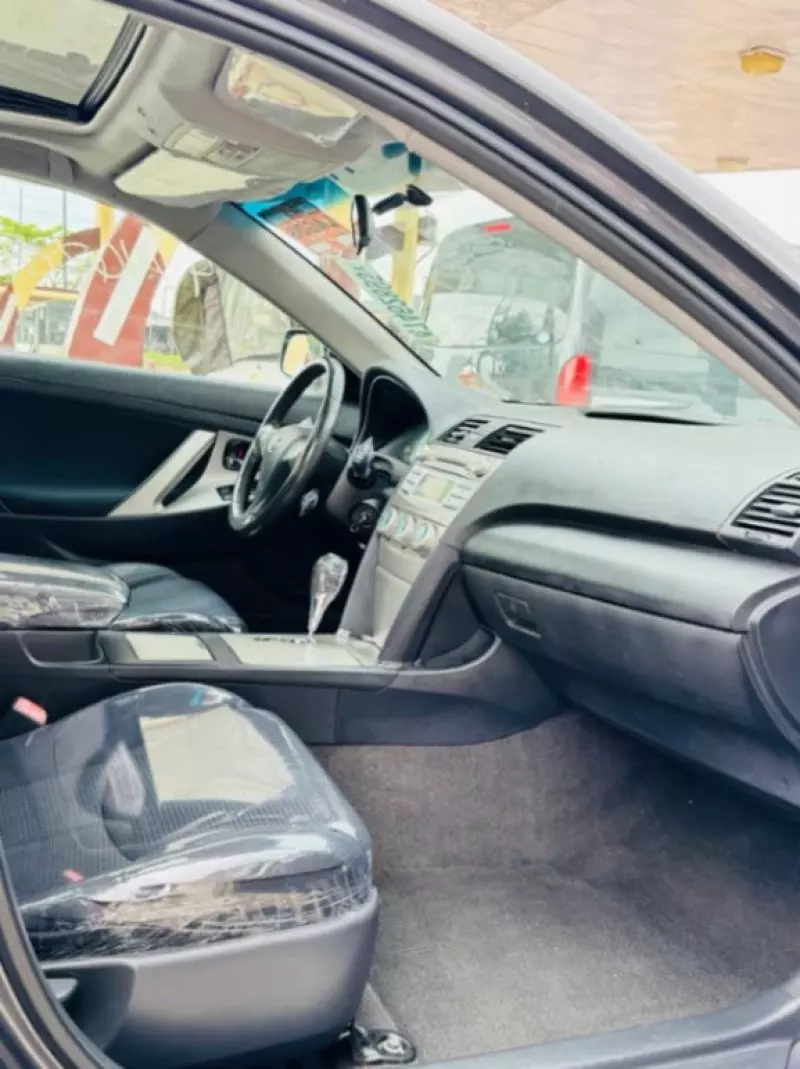 Toyota Camry   - 2009
