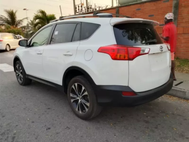 Toyota RAV 4   - 2015