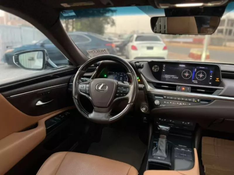 Lexus ES 350   - 2021