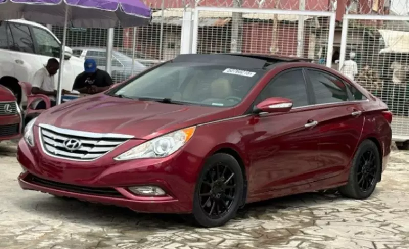 Hyundai Sonata - 2012