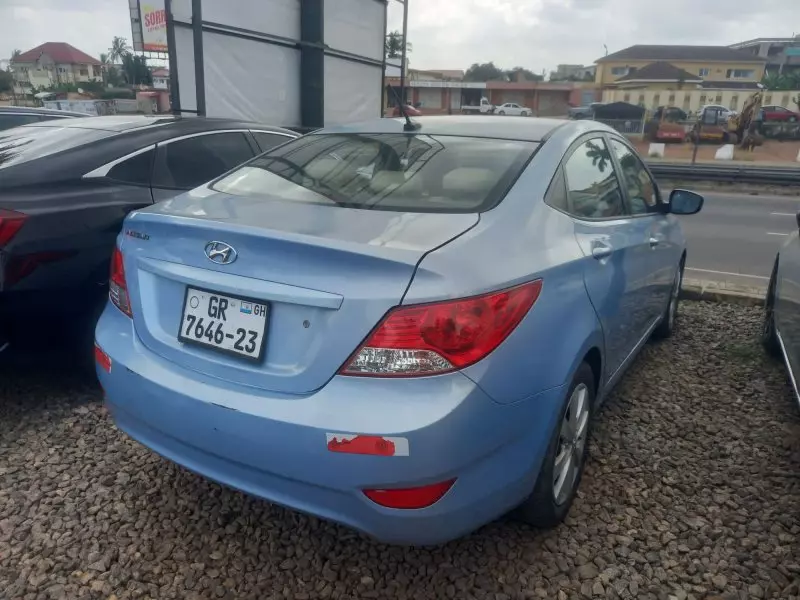 Hyundai Accent   - 2012