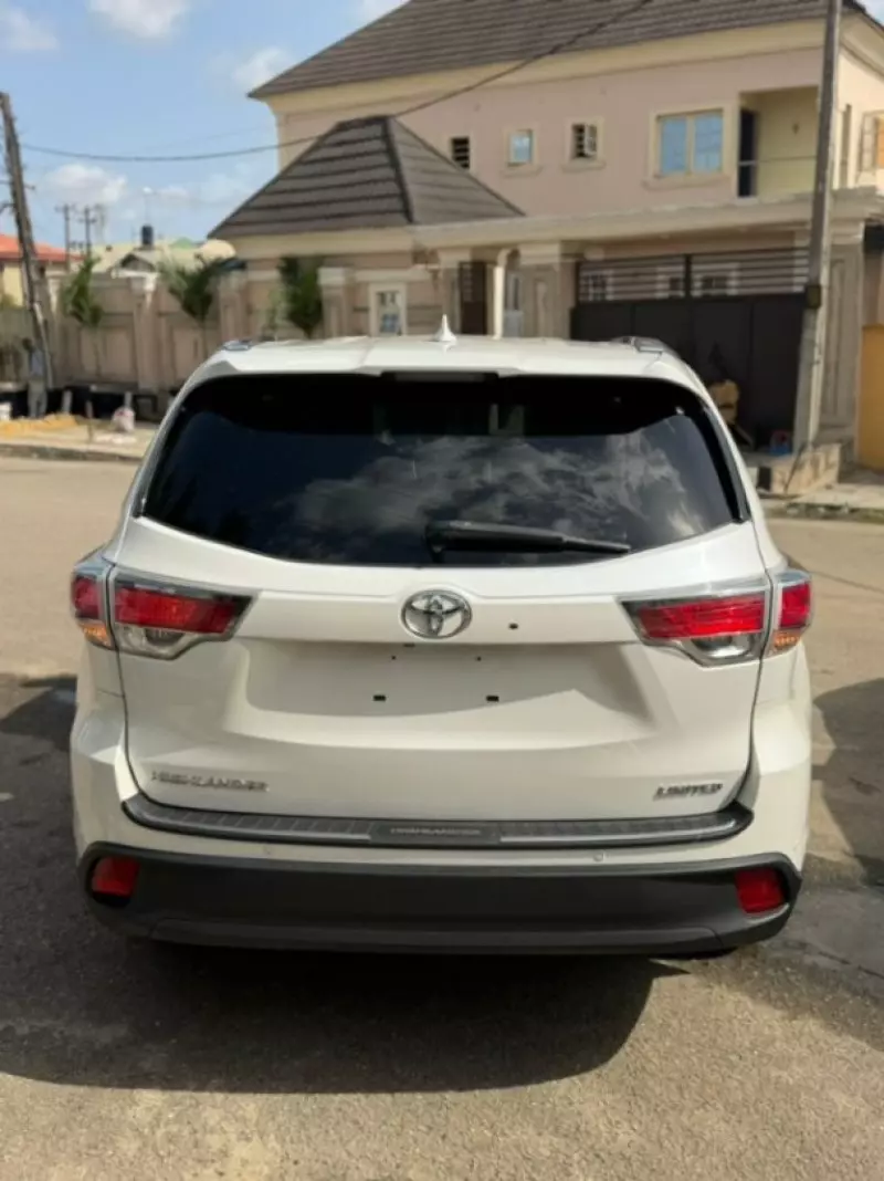 Toyota Highlander   - 2015