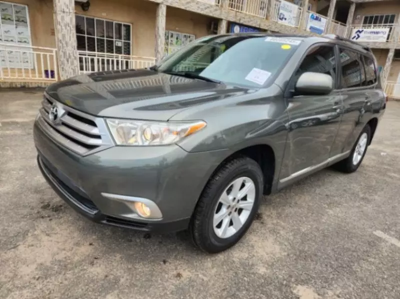 Toyota Highlander   - 2012