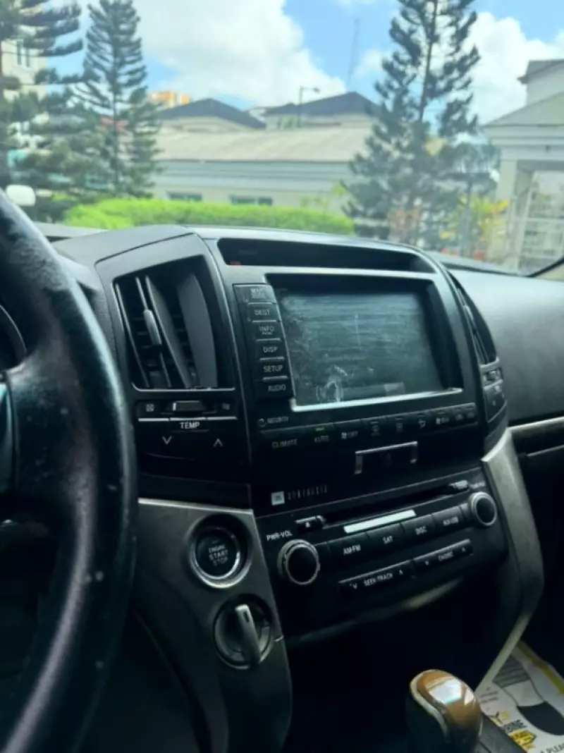 TOYOTA Land Cruiser - 2010