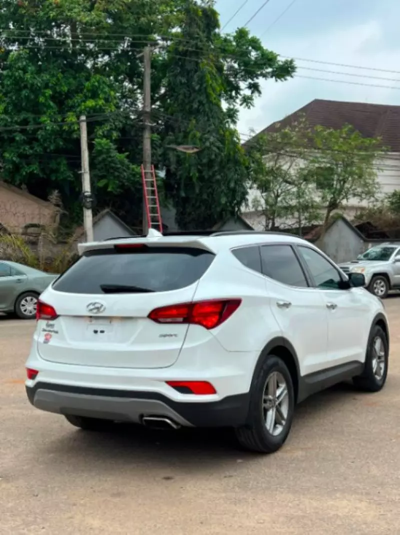 Hyundai Santa Fe   - 2018