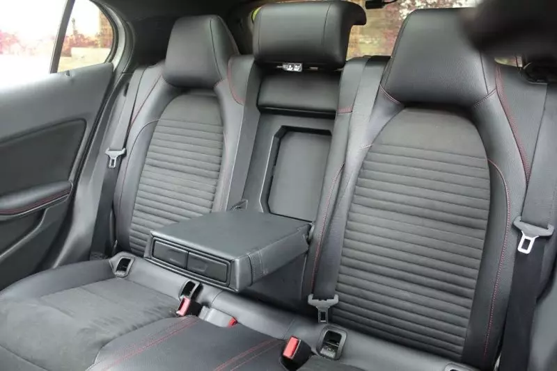 Mercedes-Benz GLA 180   - 2016