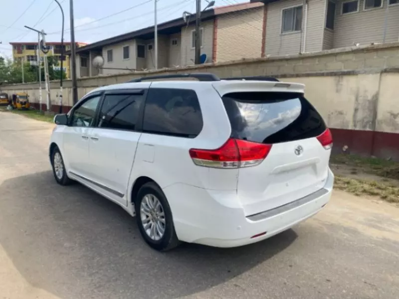 Toyota Sienna   - 2013