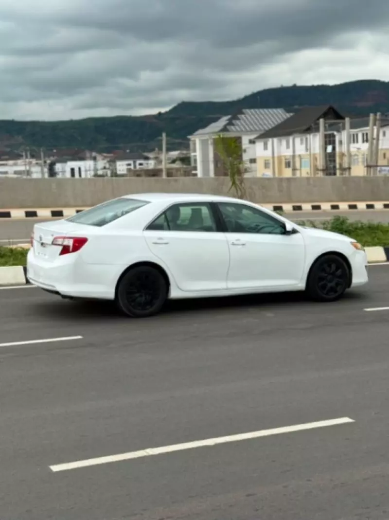 TOYOTA Camry - 2013