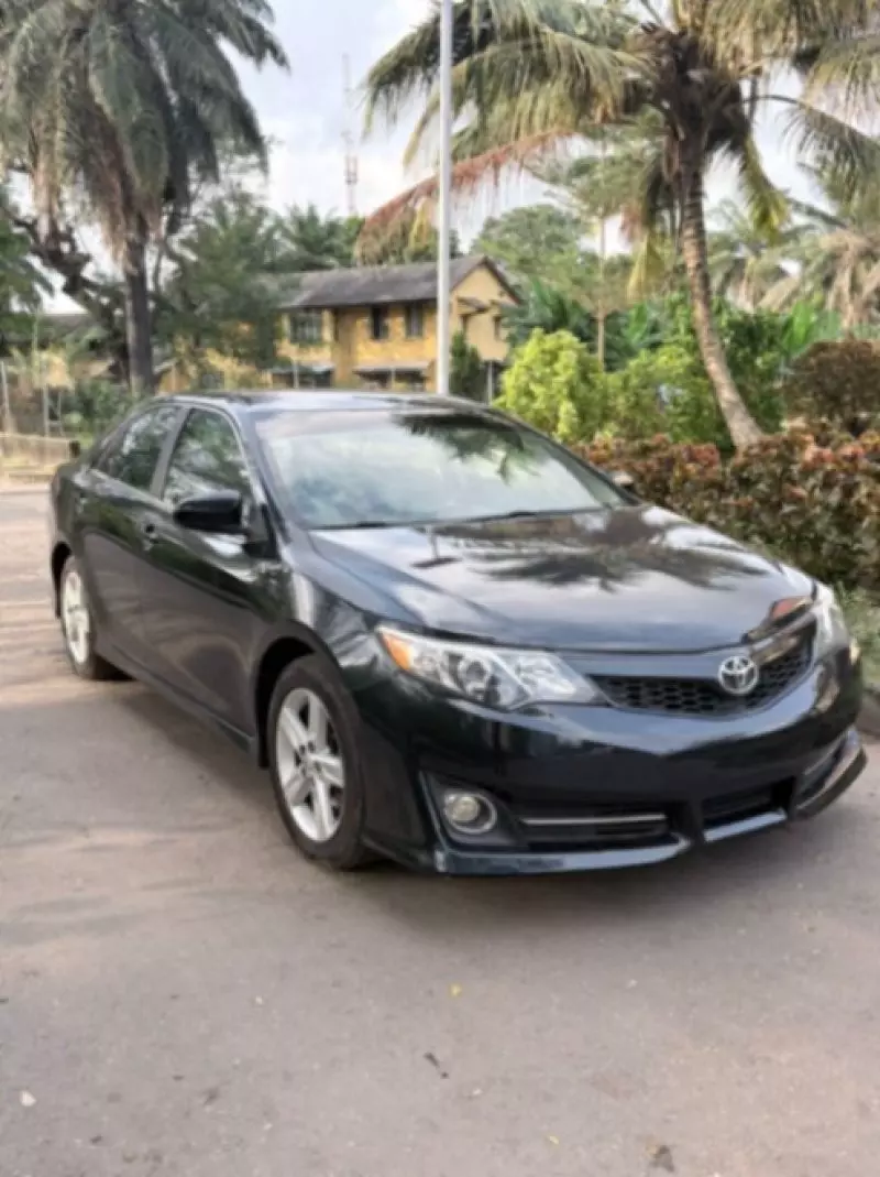 Toyota Camry   - 2013