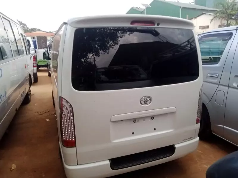 Toyota Hiace   - 2015