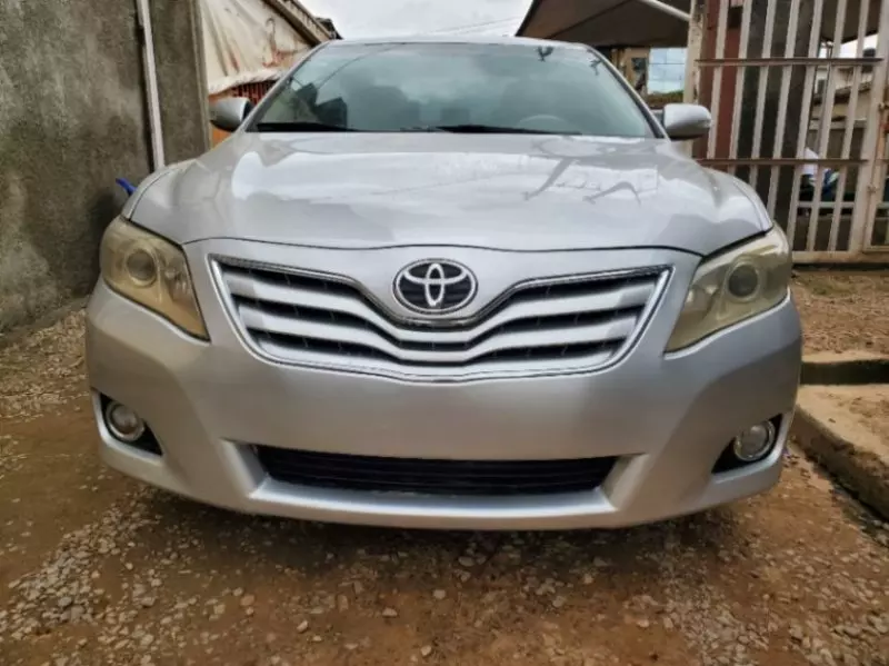 Toyota Camry   - 2010