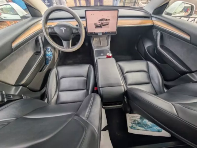 Tesla Model 3   - 2022
