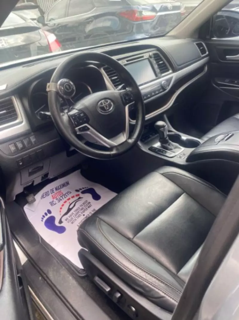 Toyota Highlander   - 2017