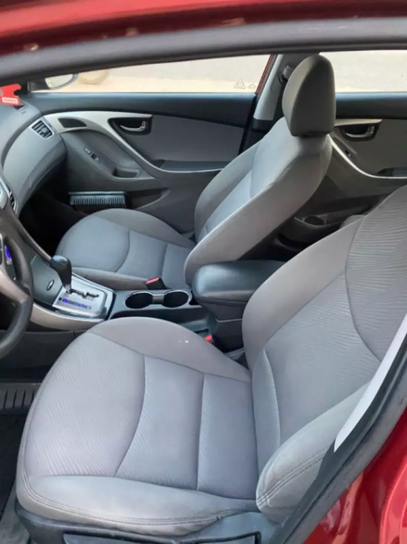 Hyundai Elantra   - 2013