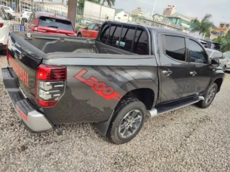 Mitsubishi L200 Double Cabin - 2024