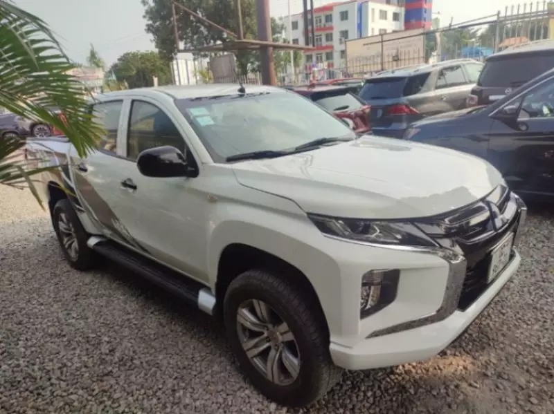 Mitsubishi L200   - 2021