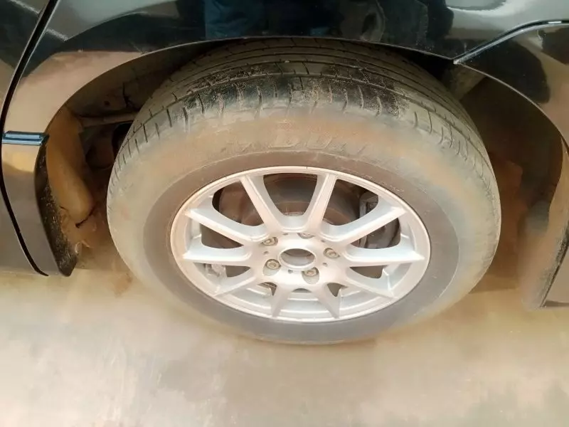 Toyota Noah   - 2012