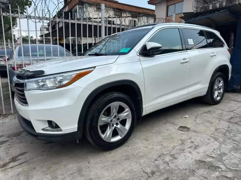Toyota Highlander   - 2016